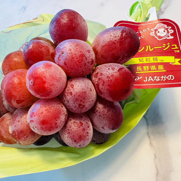 Japan air-flown queen rouge grapes 400-500g
