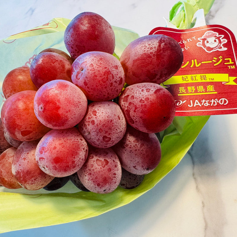 Japan air-flown queen rouge grapes 400-500g
